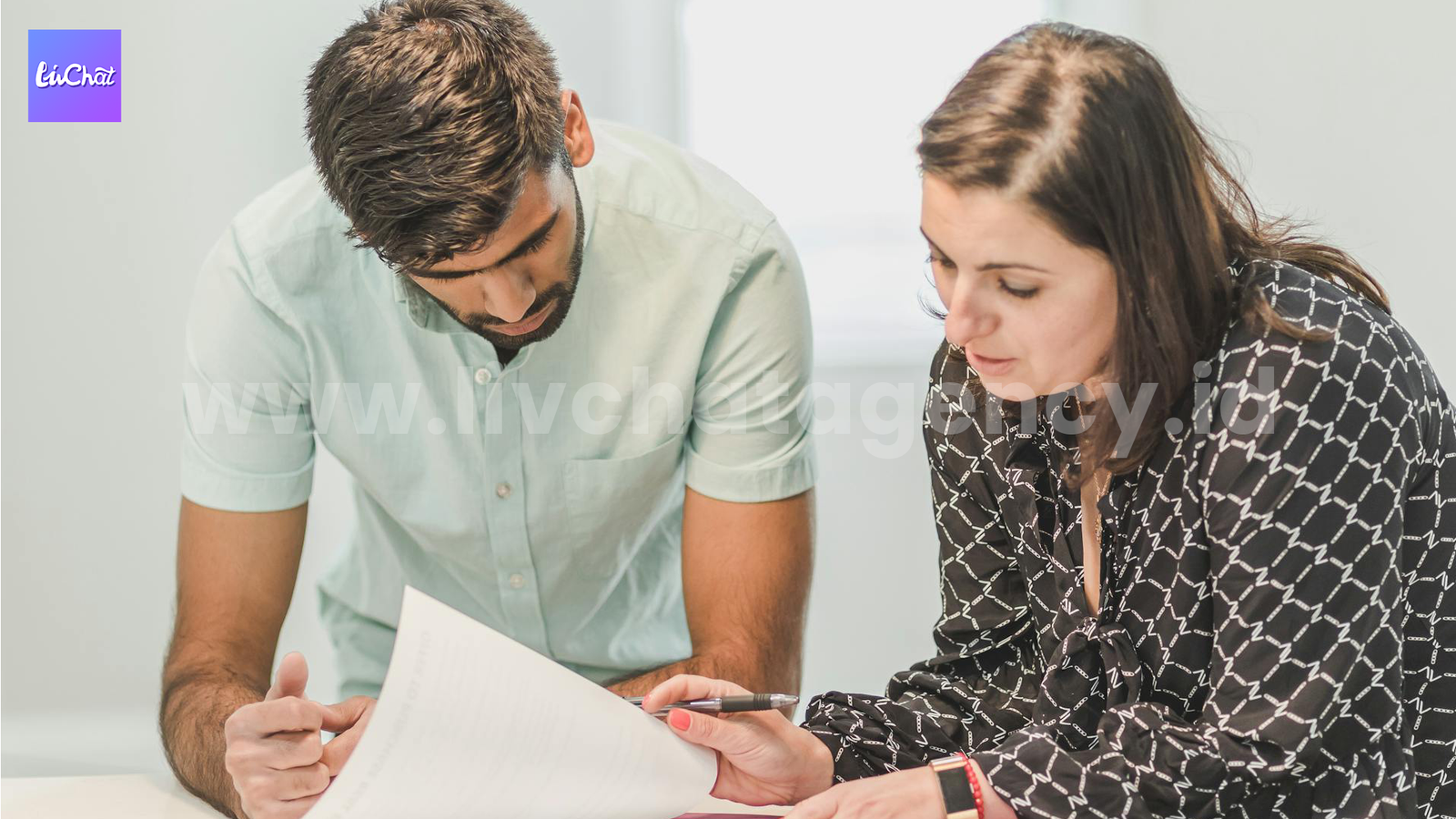 Helping Hosts to Become Reliable as LivChat Agents