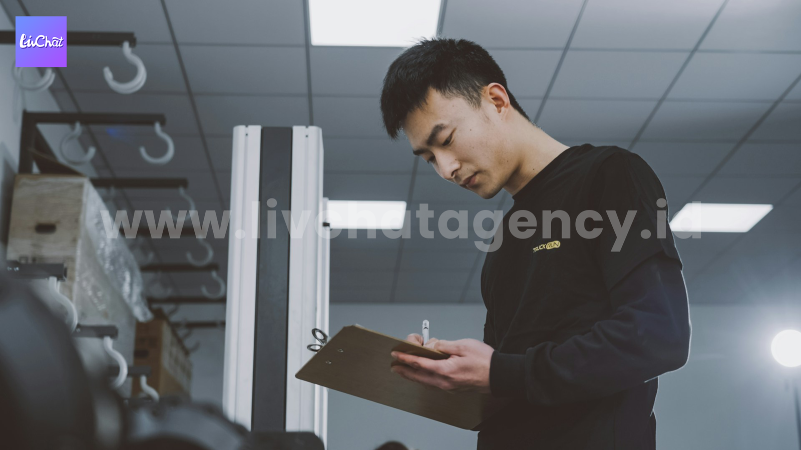 Important Decision Making Skills for LivChat Agents